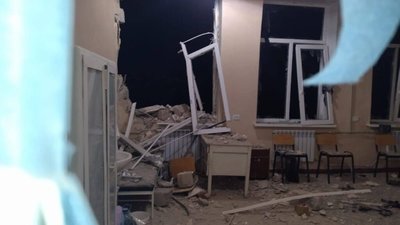 На Донеччині обстріляли лікарню (ФОТО)