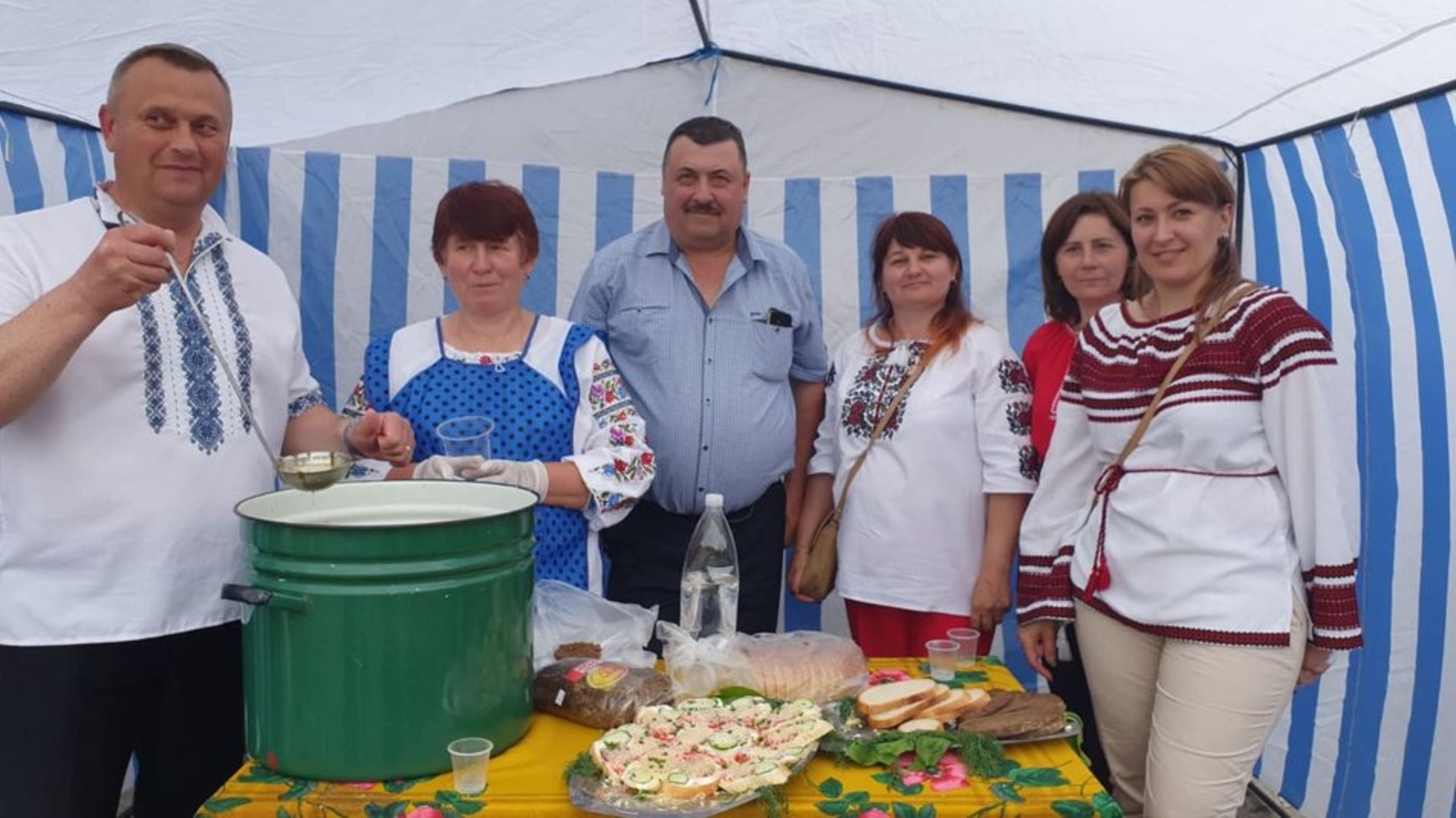 На Тернопільщині відбувся фестиваль зеленого борщу
