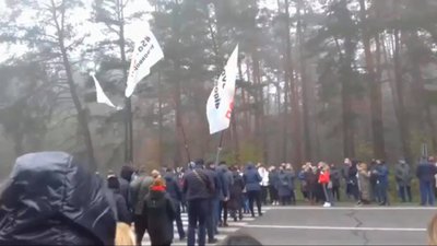 У Яворівському районі підприємці перекрили міжнародну трасу