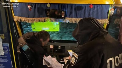 У Львові патрульні перевіряють перевізників (ФОТО)