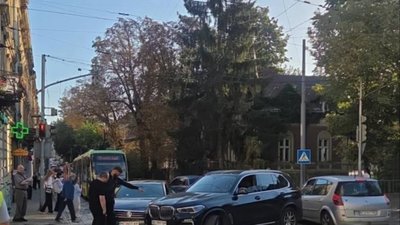 У Львові на перехресті сталась аварія