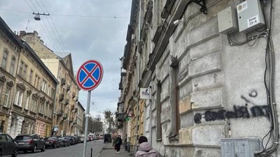 У Львові обвалився фасад Садового