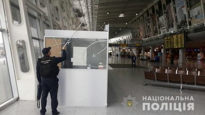 Аеропорт "Львів" відновив роботу після замінування (ФОТО)