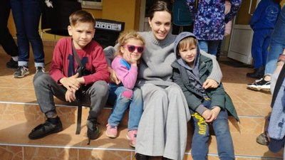 Голлівудська акторка та пані посол доброї волі ООН Анджеліна Джолі відвідала Львівщину