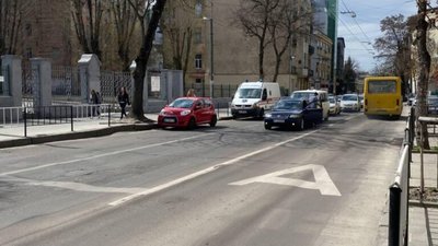 У Львові біля школи не розминулись автомобілі (ФОТО)