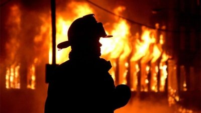 У Старосамбірському районі з охопленої полум‘ям будівлі врятували чоловіка