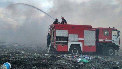 Біля Нового Роздолу горить сміттєзвалище