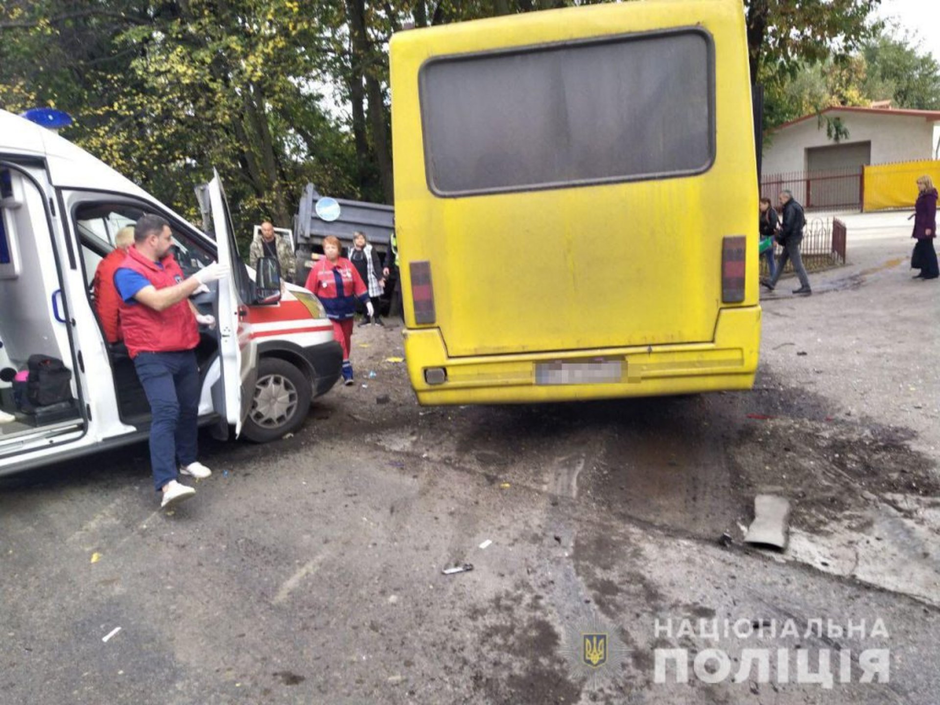 Поблизу Львова маршрутка зіткнулась з вантажівкою