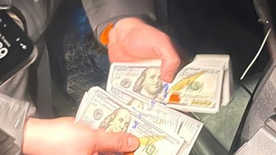 На Львівщині чоловіків перевозили за кордон у вантажному автомобілі