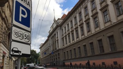 Львів - лідер за вартістю паркування в Україні