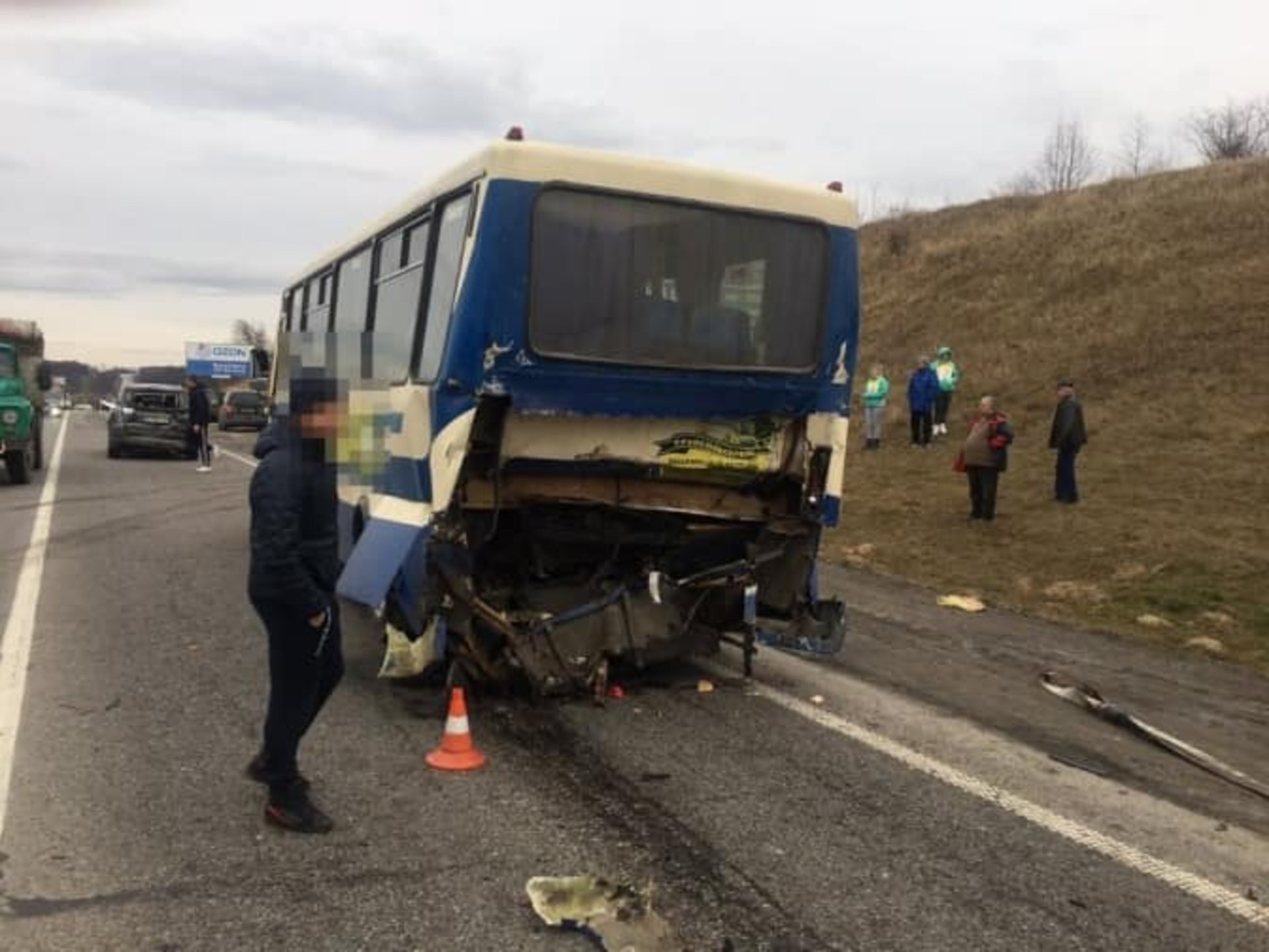 Біля Львова сталась жахлива аварія за участі шести автомобілів. Фото Варта-1
