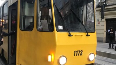 «Львівелектротранс» забив на електронну оплату Садового