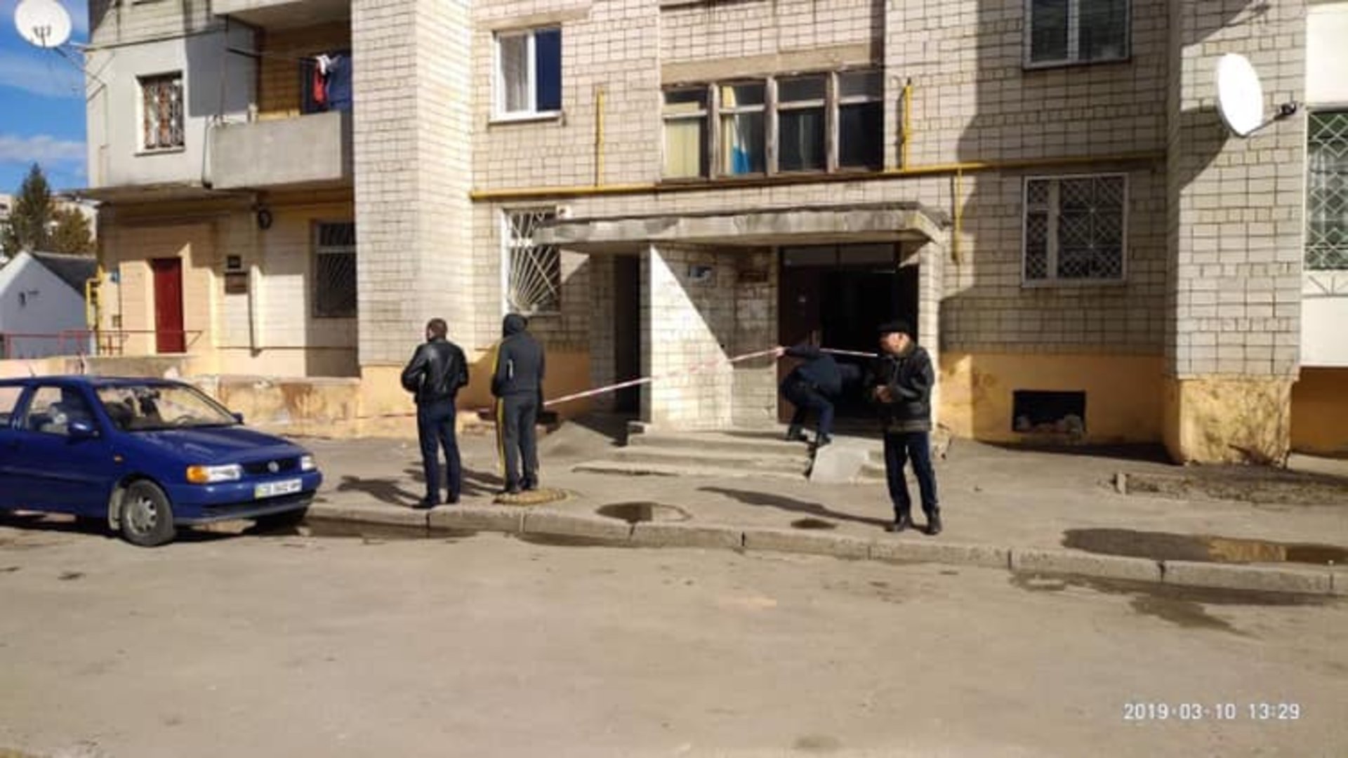 У одному із львівських ліфтів знайшли закривавлене тіло чоловіка. Фото: Варта1.