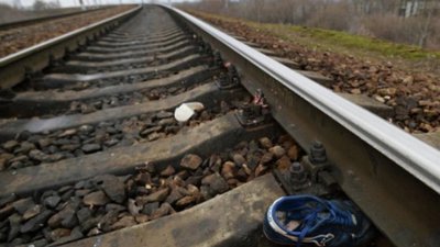 На Львівщині від наїзду електропоїзда загинув житель райцентру, ще один чоловік важко травмований