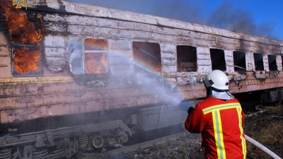 У Львові горів залізничний вагон (ФОТО, ВІДЕО)