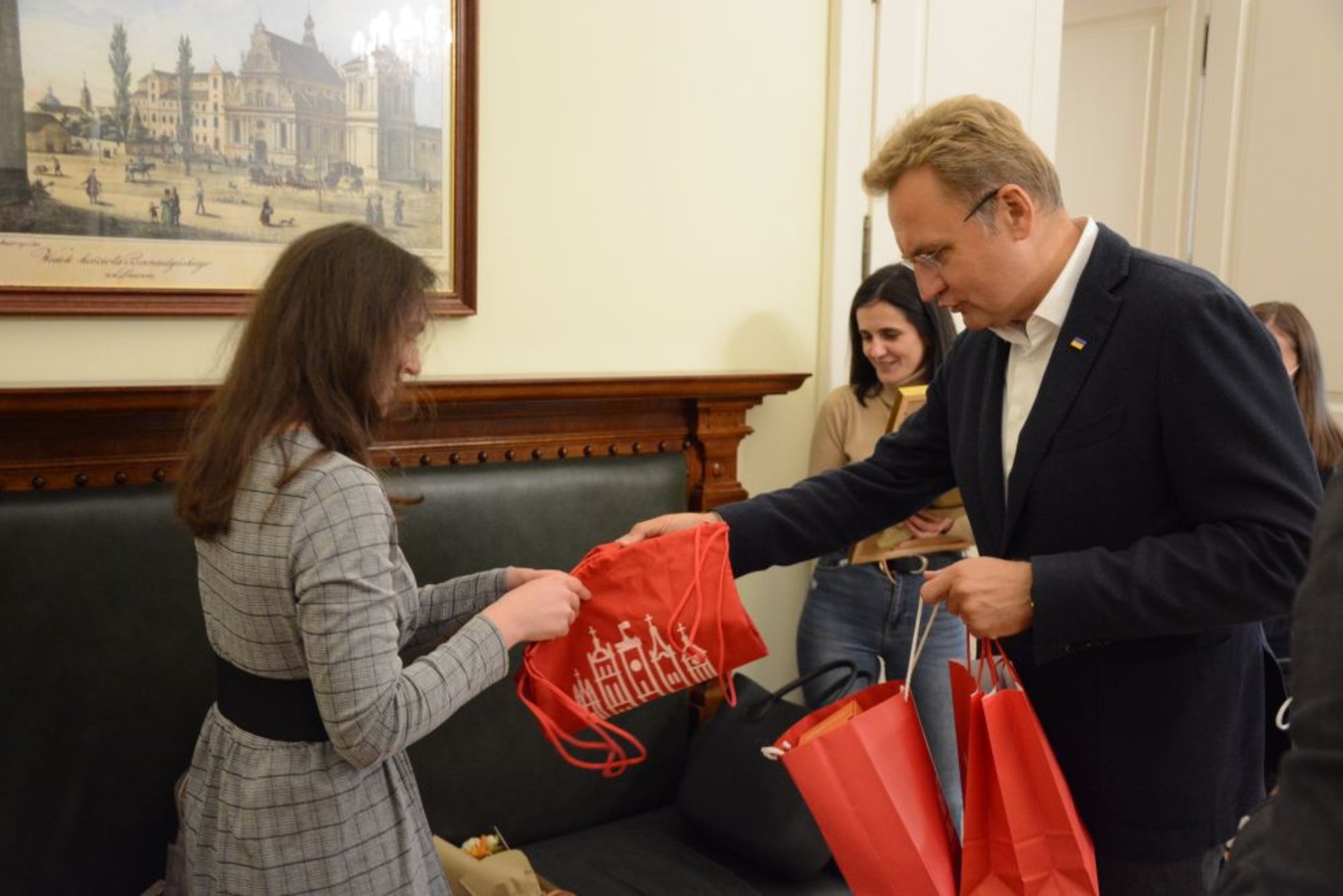 У Львові студенти-медики врятували життя чоловіку, фото ЛМР