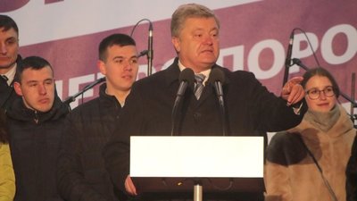 Порошенко у другому турі виграє у Тимошенко, - опитування