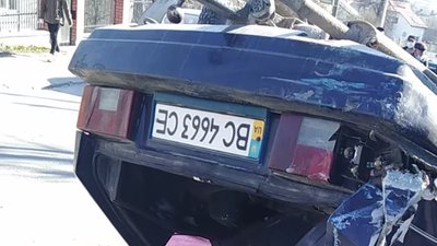 У Золочеві сталася автотроща за участі буса та легковика (ВІДЕО)
