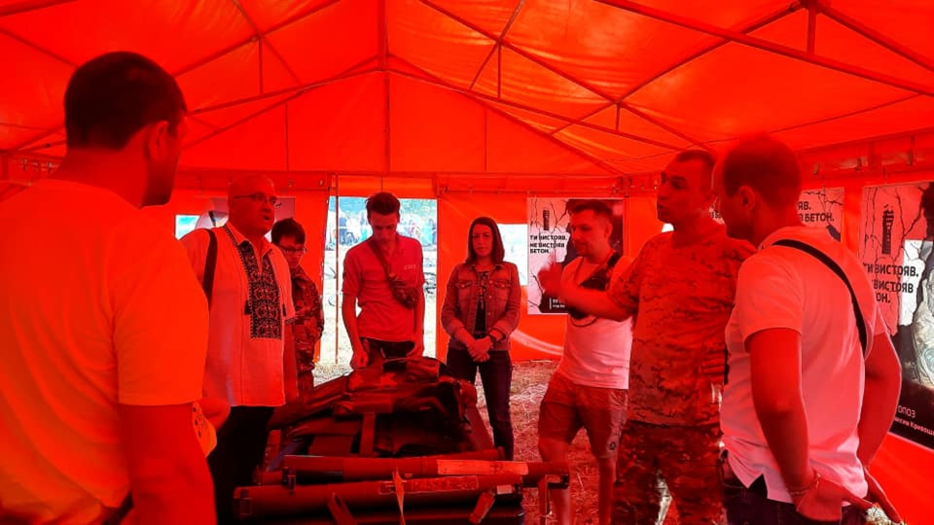 На фестивалі у Зашкові представили виставку "Ти вистояв, не вистояв бетон", фото організаторів