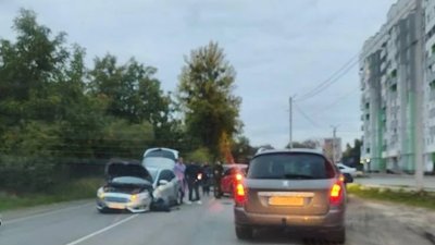 У Львові через ранкову ДТП ускладнений проїзд