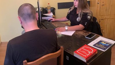 У Львові поліцейські викрили зловмисника, який видурив гроші у військовослужбовців