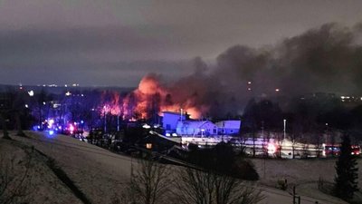 У Вільнюсі вантажний літак упав на двоповерховий житловий будинок
