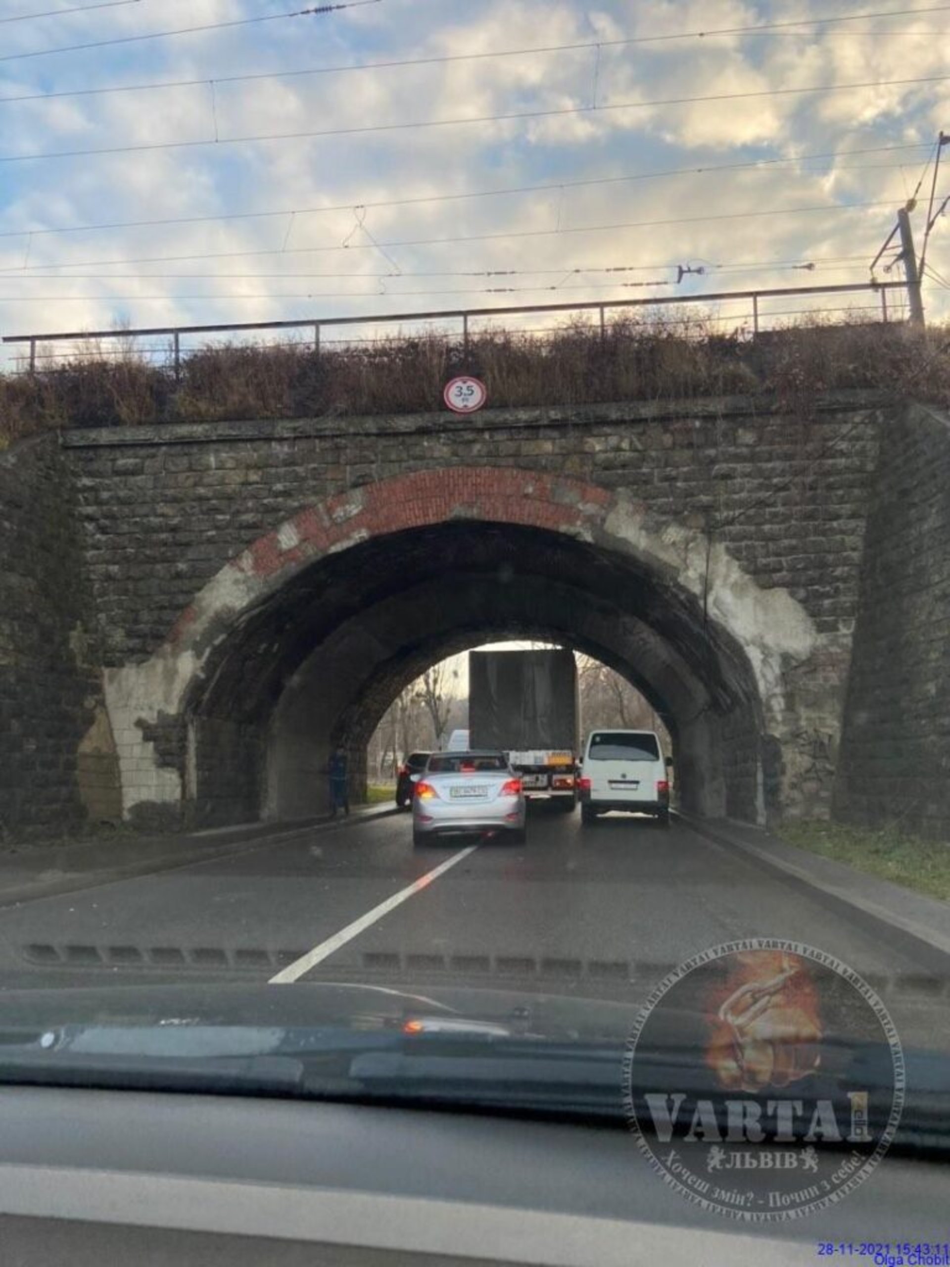 У Львові на вулиці Богданівській не розминулись автомобілі, фото Варта-1