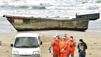 До берегів Японії прибило "човен-привид" зі скелетами на борту