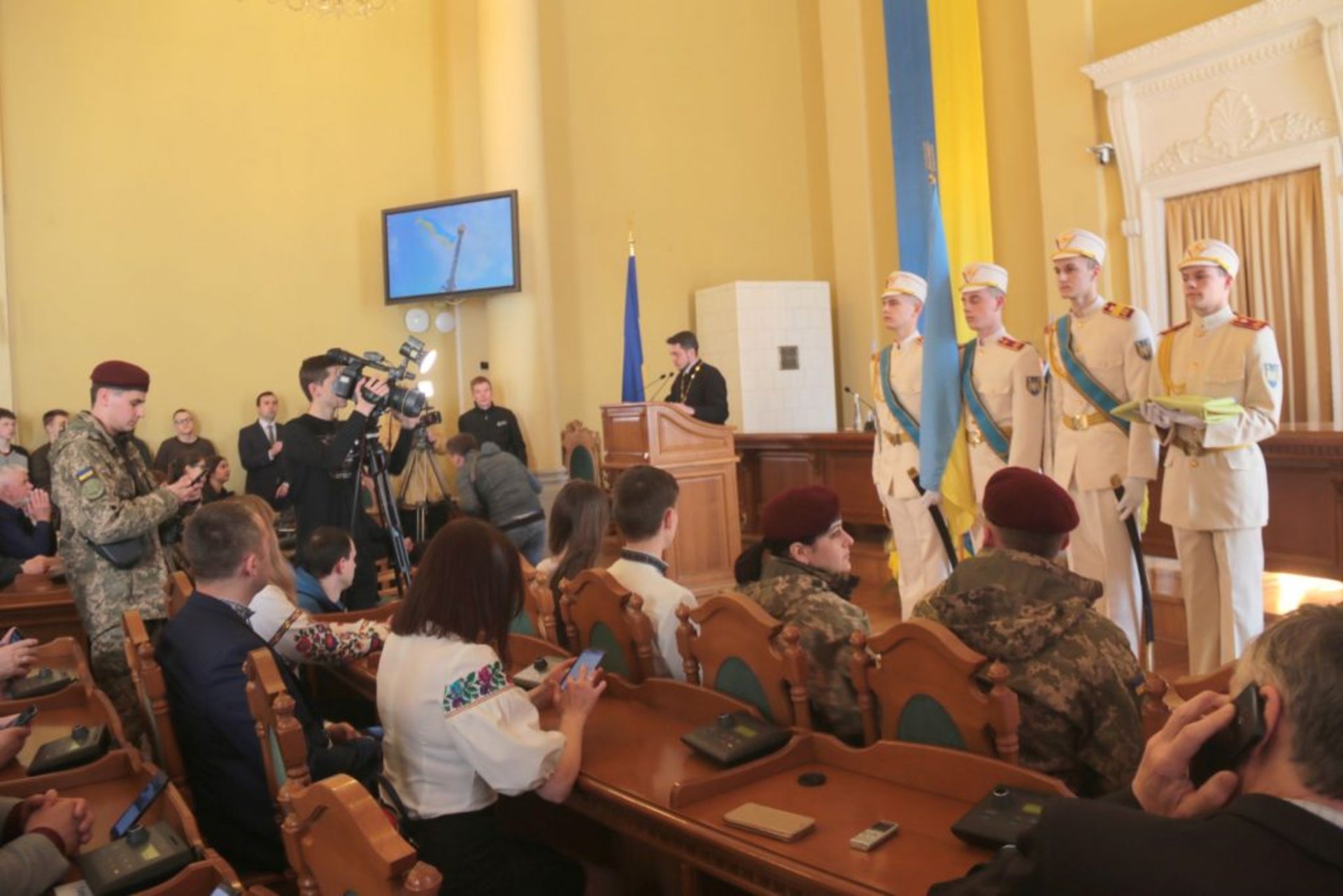 Відзначення 29-тої річниці підняття синьо-жовтого стягу над Ратушею. Фото 4sudio