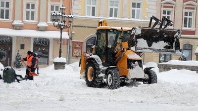 У Львівській міськраді списали пальне на 27 одиницях снігоочисної техніки