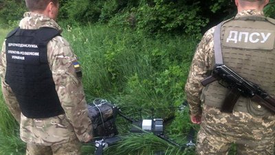 На Волині контрабандисти позбулися безпілотника (ФОТО)