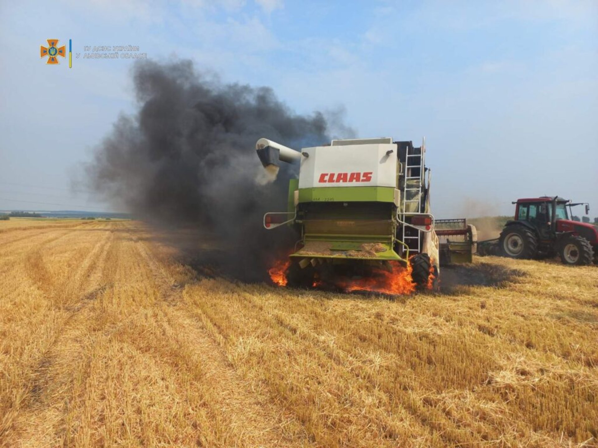 На Львівщині згорів комбайн