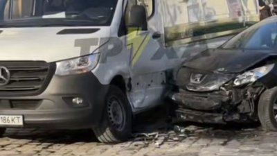 У Львові у автомобіля вибухнуло колесо