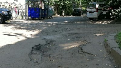 У Львові вулиця біля державної екологічної інспекції потопає у багні (ФОТО)