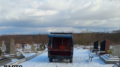 На Львівщині спіймали нелегальних гробарів (ФОТО, ВІДЕО)