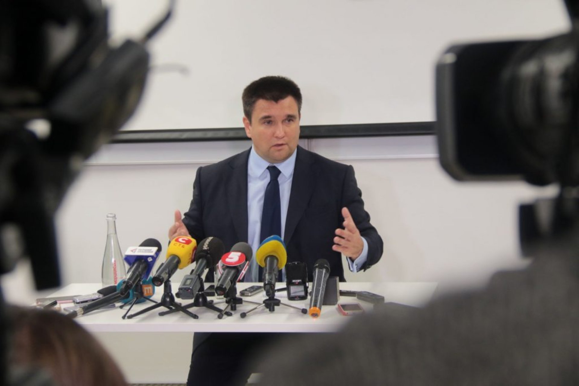 Прес-конференція Міністра закордонних справ України Павла Клімкіна