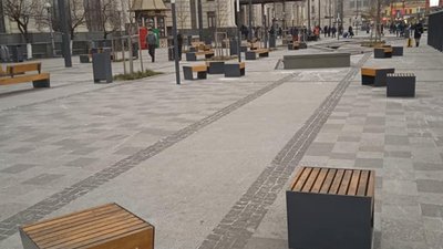 У Львові площу Двірцеву зробили для туристів з рюкзаком (ФОТО)