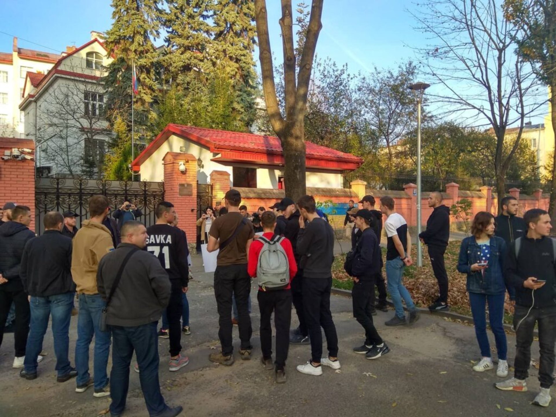 У Львові активісти “закоптили” російське консульство. Фото: "Діло".
