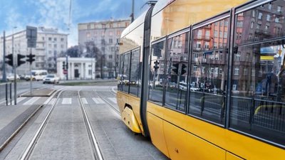 У Києві зійшов з рейок трамвай: постраждало 8 людей
