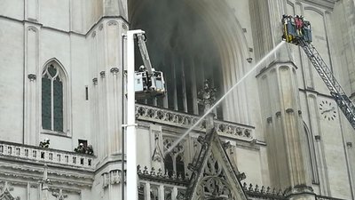 У Франції через рік після пожежі в Нотр-Дамі загорівся ще один собор