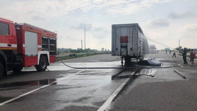 На трасі "Львів–Краковець" загорілася вантажівка з вугіллям (ФОТО)