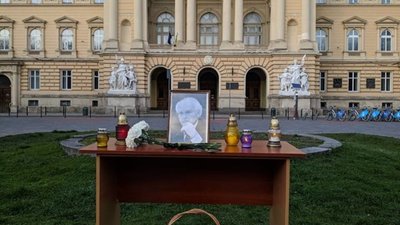 У Львові віддають останню шану Івану Вакарчуку (ФОТО)
