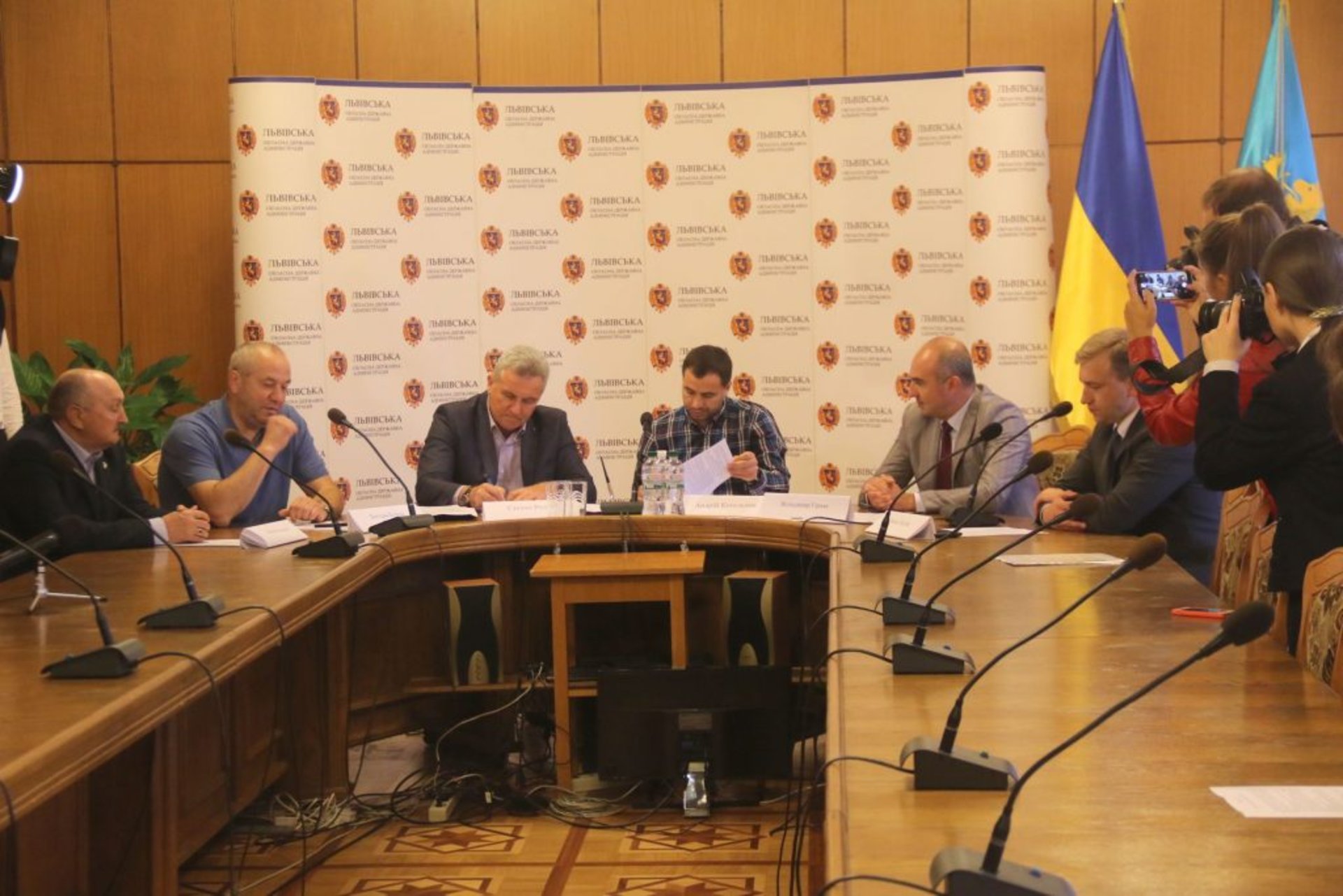 Підписання меморандуму між Львівським училищем фізичної культури та Благодійним фондом Андрія Котельника щодо створення на базі ЛУФК першої Академії боксу в Україні