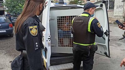 На Львівщині неадекватний чоловік змусив мешканців багатоповерхівки покинути будинок (ФОТО)