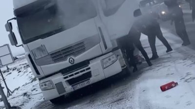 На Львівщині горить вантажівка (ВІДЕО)