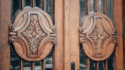 У Львові відновили вхідну браму на вулиці Карпінського