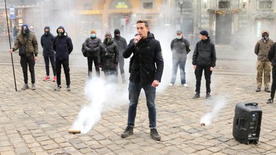 У Львові біля ратуші влаштували пікет проти корупції (ФОТО)