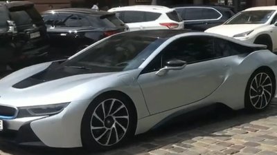 У центрі Львова помітили елітний автомобіль (ВІДЕО)