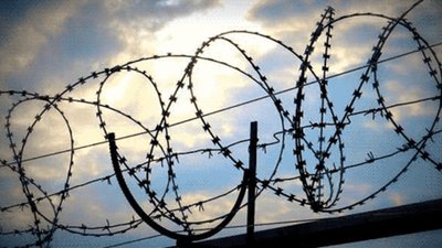 На кордоні з Польщею у контрабандиста вилучили «сонячний» вогнегасник