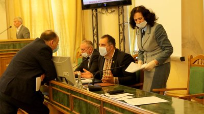 Як депутати Львівщини зібрались на "карантинну" сесію (ФОТОРЕПОРТАЖ)